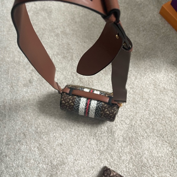 Burberry purse. Small - Picture 3 of 4